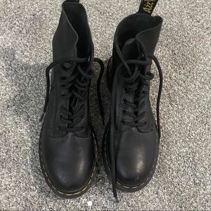 DR MARTENS BOOTS SIZE 7